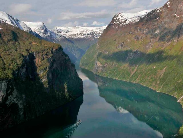 ENTRE FIORDOS, NORUEGA: Naturaleza pura