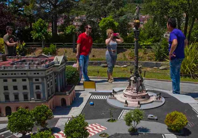 Catalunya en Miniatura: Emulando a Gulliver…¡y a Tarzán!