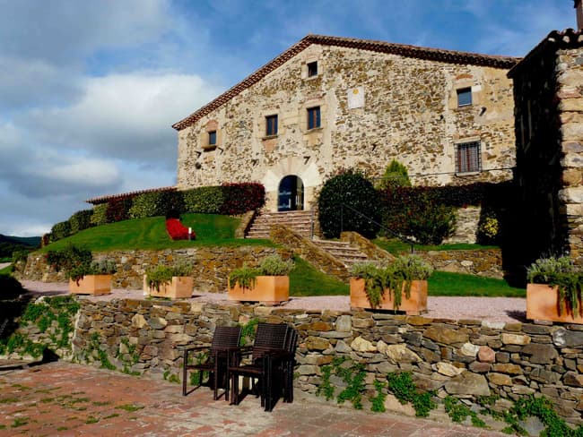 CAN CUCH, PAZ EN UNA VIEJA MASÍA CATALANA
