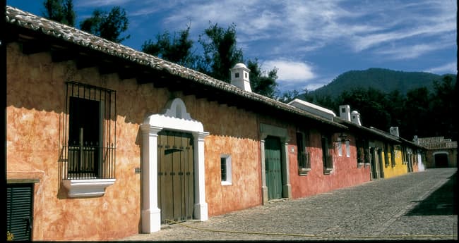 ANTIGUA GUATEMALA, DETENIDA EN EL TIEMPO
