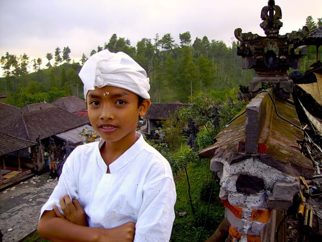 JAVA, INDONESIA: BAJO EL VOLCÁN
