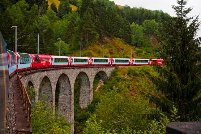 GLACIAR EXPRESS, Un paseo sobre raíles por los Alpes Suizos