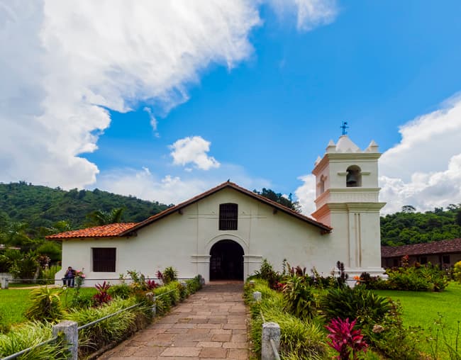 COSTA RICA: Más allá del verde esmeralda