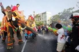 TAILANDIA RECIBE EL NUEVO AÑO 2560