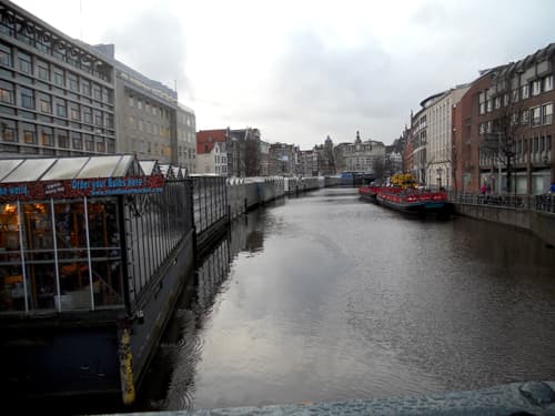AMSTERDAM QUIERE SUBIR IMPUESTOS A LOS TURISTAS