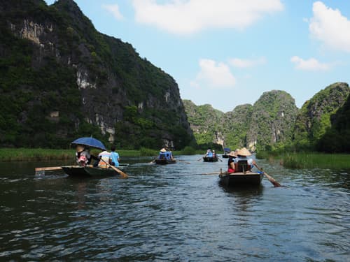 VIETNAM: MÁS ALLÁ DE LA BAHIA DE HALONG