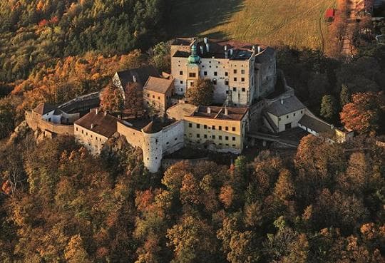 MISTERIOS EN LOS CASTILLOS DE CHEQUIA