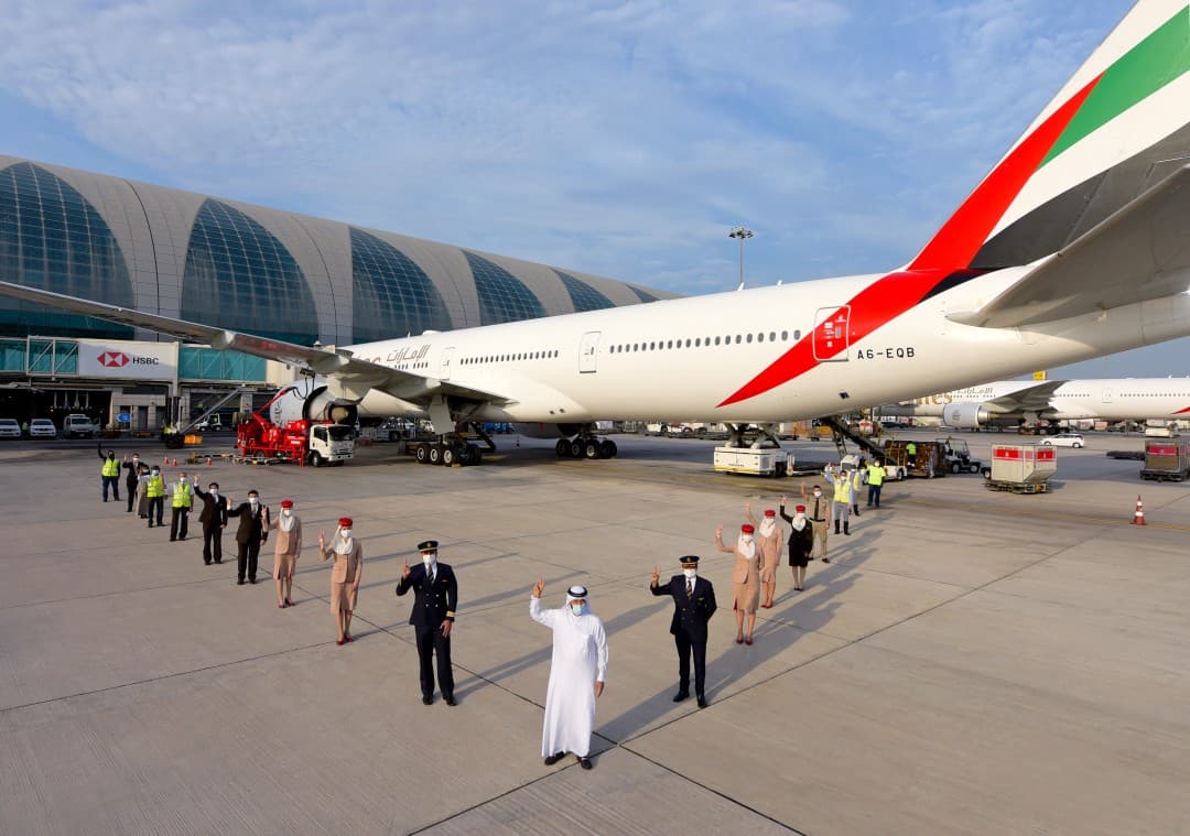 Emirates opera el primer vuelo atendido por equipos de primera línea vacunados